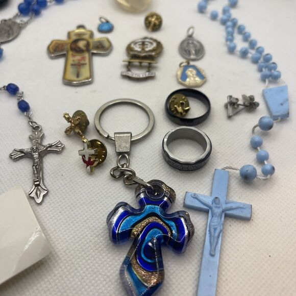 Vintage Rosaries, Crosses, Rings, Token, Key Chain, Pins, Bracelet Religious Lot - Picture 8 of 13